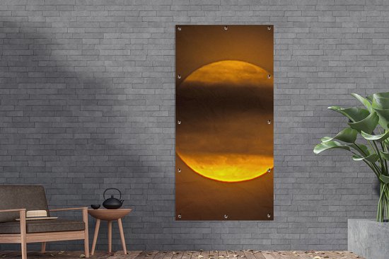 Tuinposter 100x200 cm - Tuindecoratie Maan - Wolken - Oranje - Poster voor in de tuin - Buiten decoratie - Schutting tuinschilderij - Tuindoek muurdecoratie - Wanddecoratie balkondoek