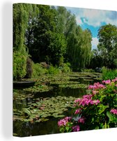 Canvas Schilderij Zomerdag met waterlelies in het water in Monet's tuin in Frankrijk - 20x20 cm - Wanddecoratie