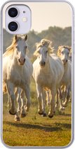 Geschikt voor iPhone 11 hoesje - Galopperende witte paarden - Siliconen Telefoonhoesje