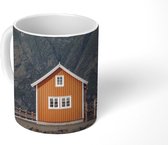 Mok - Houten huis op de Lofoten - 350 ML - Beker