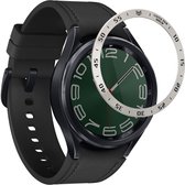 kwmobile Beschermende Ring geschikt voor Samsung Galaxy Watch 6 Classic 47mm Fitness Tracker - Bezel Ring voor smartwatch - Beschermring voor smartwatch in zilver / zwart.