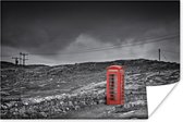 Poster Zwart-wit foto van een Britse telefooncel - 60x40 cm