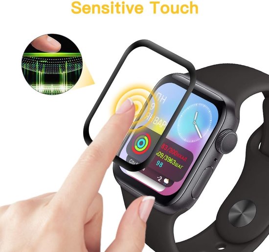 Een hand met een screenprotector past deze toe op een zwart Apple Watch.