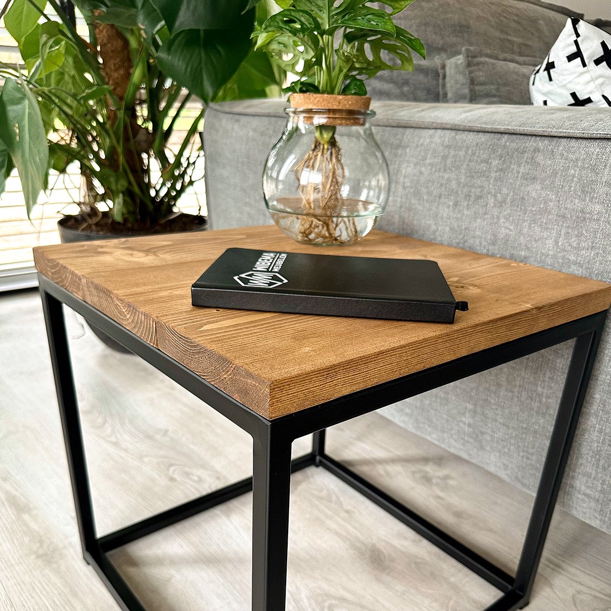 Industriële bijzettafel "Denton" - 45 x 45 x 45 cm - Hout en staal - Handgemaakt