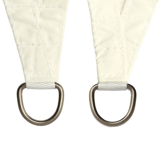 Crème schaduwdoek met twee zilveren D-ringen en verstevigde naden.