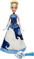 Disney Princess Cinderella  met een Magische jurk - Pop