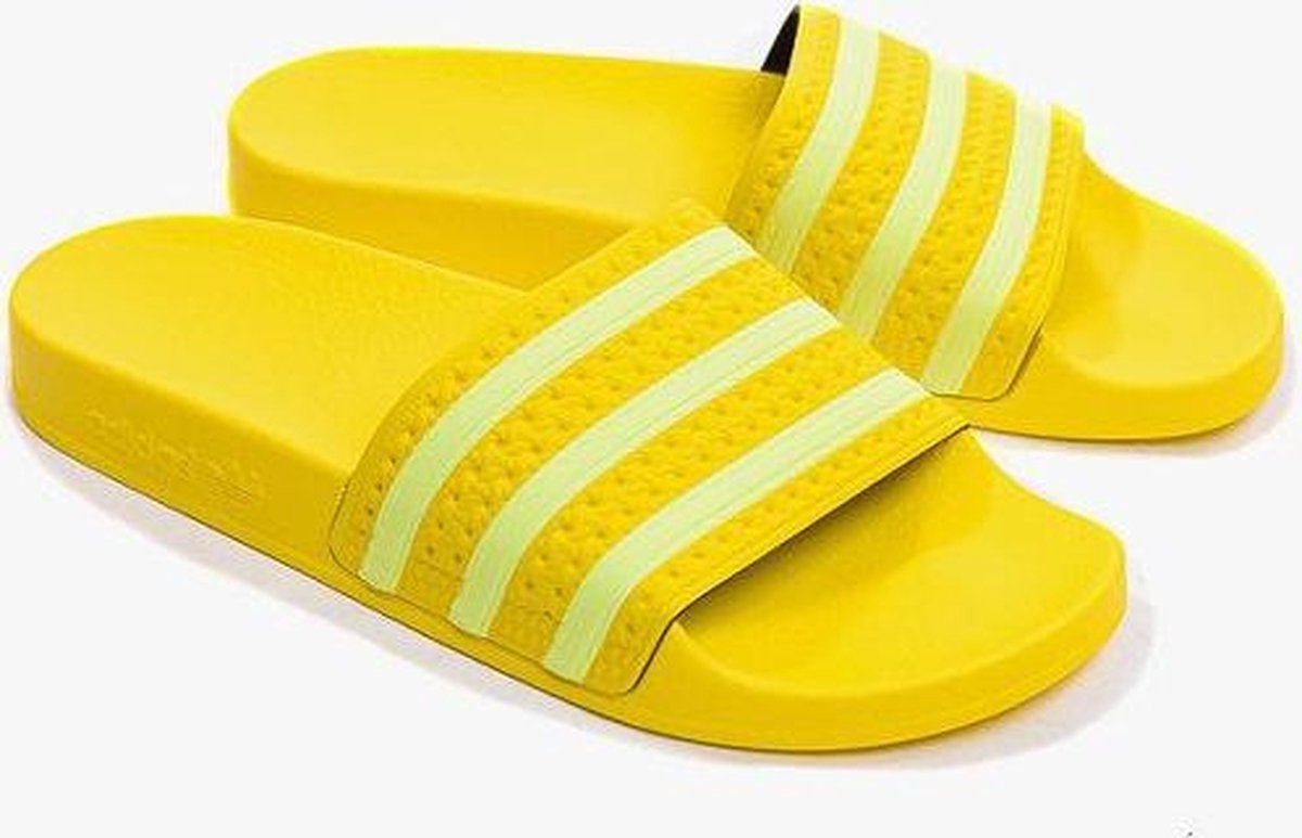 adidas Adilette Slippers - Maat 37 - Vrouwen - geel | bol.com
