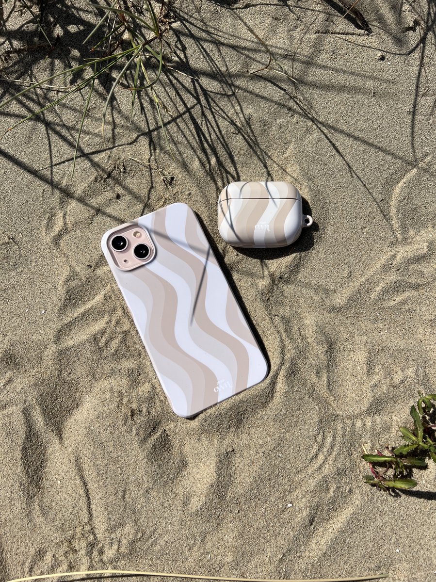 xoxo Wildhearts Minimal Nude - Double Layer - Hardcase geschikt voor iPhone 12 Pro hoesje - Siliconen hoesje iPhone met golven print - Cover geschikt voor iPhone 12 Pro beschermhoes - wit / beige / bruin