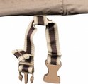 Beige beschermhoes met bruine en witte banden met gespen.