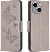 Mobigear Telefoonhoesje geschikt voor Apple iPhone 15 Plus Hoesje | Mobigear Butterfly Bookcase Portemonnee | Pasjeshouder voor 3 Pasjes | Telefoonhoesje voor Pinpas / OV Kaart / Rijbewijs - Grijs