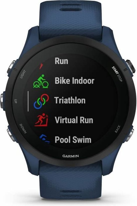 Blauw Garmin Forerunner 255 sporthorloge met sportselectie menu op het scherm.