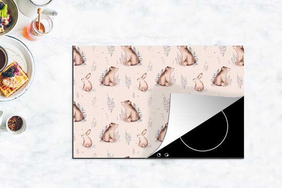KitchenYeah® Inductie beschermer 80.2x52.2 cm - Winter - Patronen - Konijn - Beer - Kookplaataccessoires - Afdekplaat voor kookplaat - Inductiebeschermer - Inductiemat - Inductieplaat mat