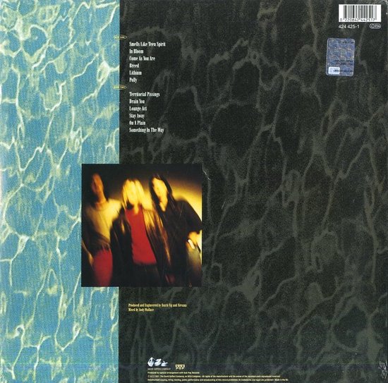 Dos de la pochette avec une liste de chansons, une photo floue du groupe et une texture d'eau.