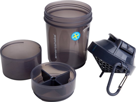 Gedemonteerde donkergrijze SmartShake shaker met een blauw-gele Zweedse vlag sticker.