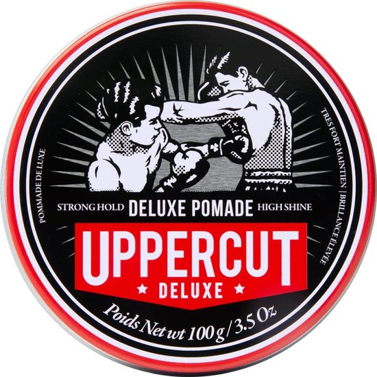 Pot Uppercut Deluxe Pomade met rode rand en afbeelding van twee vechtende mannen. Tekst 'STRONG HOLD DELUXE POMADE HIGH SHINE'.