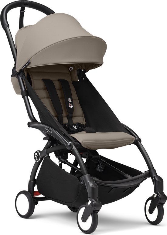Foto: Stokke yoyo3 kinderwagen vanaf 6 maanden inclusief zwart frame taupe zitkussen luifel in een handomdraai in en uitklapbaar licht en compact compatibel met handbagage