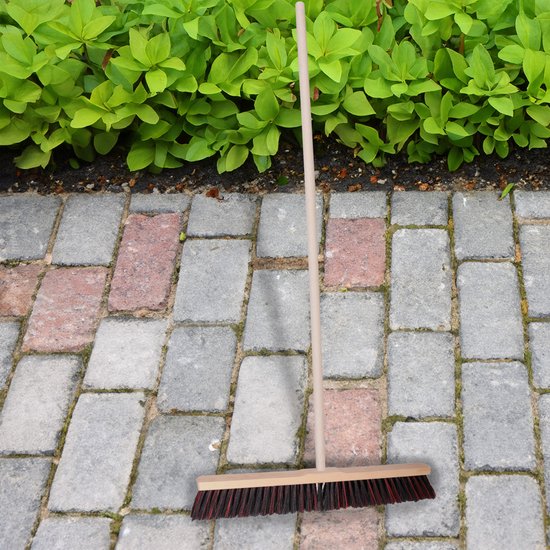 Brumag Straatbezem Budget line voor buiten terras tegels en klinkers - Harde bezemkop 60 cm breed - Houten steel van 139 cm van Brumag — afbeelding 2