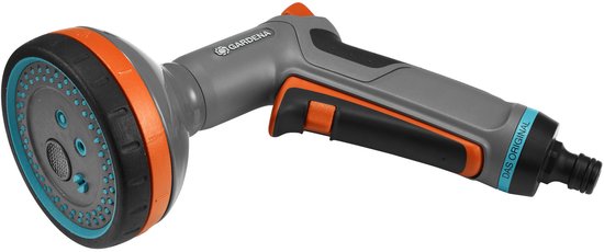 Grijze Gardena sproeikop met oranje en blauwe details, liggend op een witte achtergrond.