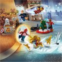 LEGO Marvel Avengers-scène met Spider-Man door portaal, Iron Man, Captain America en kerstboom.