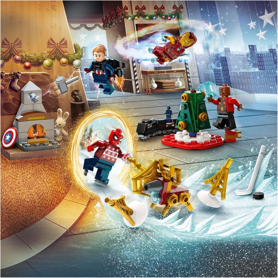 LEGO Marvel Avengers-scène met Spider-Man door portaal, Iron Man, Captain America en kerstboom.