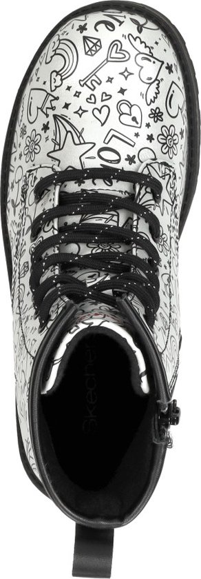 Bovenaanzicht van zilveren Skechers veterlaars met doodles. Zwarte veters en ritssluiting aan de zijkant.