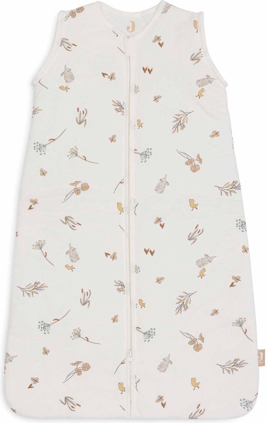 Crème mouwloze pyjama met een print van konijntjes, vogeltjes en plantjes.