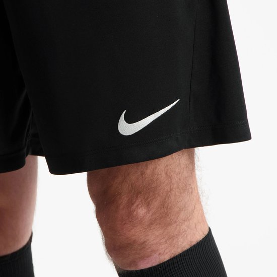 Short de sport noir avec logo Nike brodé sur l'ourlet.