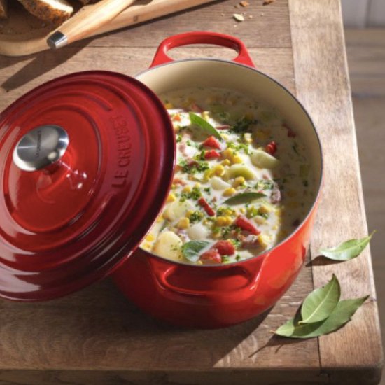 Le Creuset Braadpan Signature Ovaal Kersenrood – Ø 31 cm / 6,3 Liter – Grote Gietijzeren Stoofpan – Ovale Vorm voor Braadstukken en Gevogelte – In Levendige Rode Emaille – Voor Oven, Inductie en Groot Gasfornuis