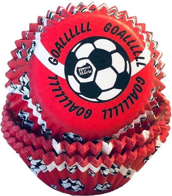 Stapel rode cupcakevormpjes met voetbalprint. Bovenste vormpje heeft een voetbal en het House of Marie logo, met 'GOALLLLL'.