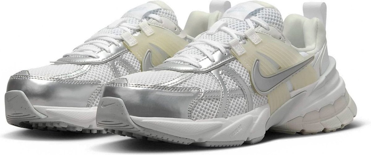 Nike V2K Run Sneakers Dames Zilver