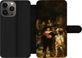 Bookcase Geschikt voor iPhone 13 Pro Max telefoonhoesje - De Nachtwacht - Schilderij van Rembrandt van Rijn - Met vakjes - Wallet case met magneetsluiting