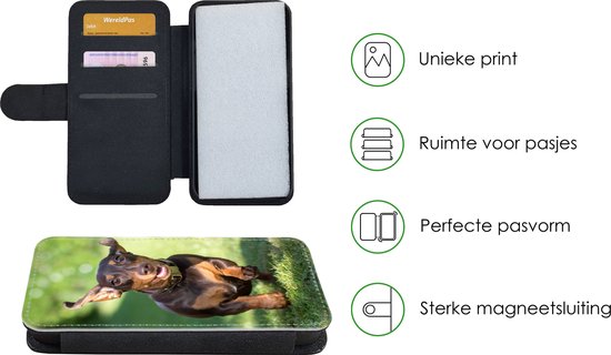 Bookcase Adaptée à la coque de téléphone iPhone 13 - Un Teckel sprintant - Avec compartiments - Étui portefeuille avec fermeture magnétique