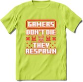 Gamers don't die pixel T-shirt | Neon Rood | Gaming kleding | Grappig game verjaardag cadeau shirt Heren – Dames – Unisex | - Groen - M