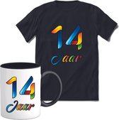 14 Jaar Vrolijke Verjaadag T-shirt met mok giftset Zwart | Verjaardag cadeau pakket set | Grappig feest shirt Heren – Dames – Unisex kleding | Koffie en thee mok | Maat L