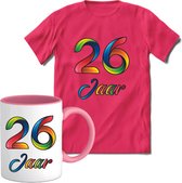 26 Jaar Vrolijke Verjaadag T-shirt met mok giftset Roze | Verjaardag cadeau pakket set | Grappig feest shirt Heren – Dames – Unisex kleding | Koffie en thee mok | Maat S