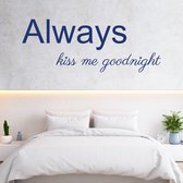 Stickerheld - Muursticker Always kiss me goodnight - Slaapkamer - Liefde - Boven je bed - Engelse Teksten - Mat Donkerblauw - 55x143.7cm