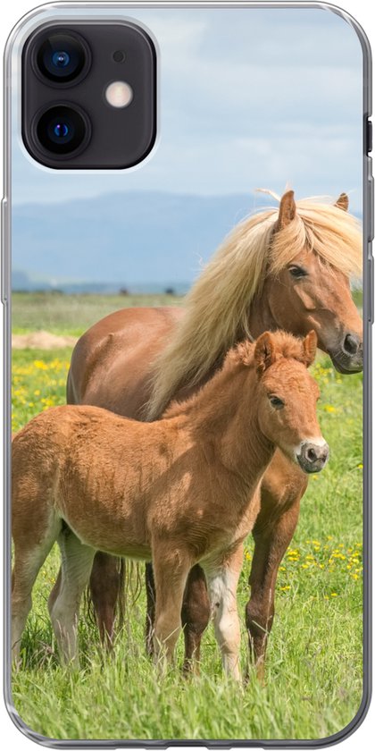 Geschikt voor iPhone 12 mini hoesje - Paarden - Veulen - Berg - Siliconen Telefoonhoesje