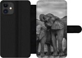 Bookcase Geschikt voor iPhone 11 telefoonhoesje - Olifant - Dieren - Water - Zwart wit - Met vakjes - Wallet case met magneetsluiting