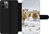 Bookcase Geschikt voor iPhone 11 Pro Max telefoonhoesje - Schapen - Wol - Sneeuw - Met vakjes - Wallet case met magneetsluiting