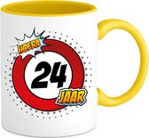 24 Jaar Verkeersbord Mok met tekst | Grappig Verjaardag Beker Cadeau | Bedrukte Koffie en Thee Mokken | Zwart | 330 ML