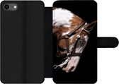 Bookcase Geschikt voor iPhone 7 telefoonhoesje - Paard - Halster - Vlekken - Met vakjes - Wallet case met magneetsluiting
