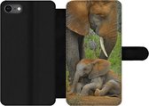 Bookcase Geschikt voor iPhone 7 telefoonhoesje - Olifant - Dieren - Zand - Natuur - Met vakjes - Wallet case met magneetsluiting