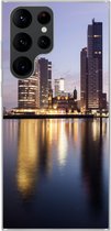 Geschikt voor Samsung Galaxy S22 Ultra hoesje - Rotterdam - Water - Wolkenkrabber - Siliconen Telefoonhoesje