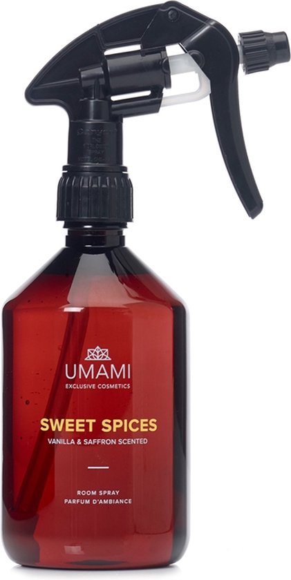 Bruine roomspray fles met zwarte trigger spray dop. Tekst: Umami Exclusive Cosmetics, Sweet Spices, Vanilla & Saffron Scented, Room Spray Parfum D'ambiance.