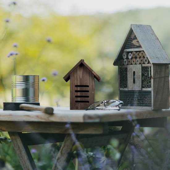 Hangend insectenhotel 50 cm hoog gevlamd hout voor kinderen in de tuin - bijenhotel
