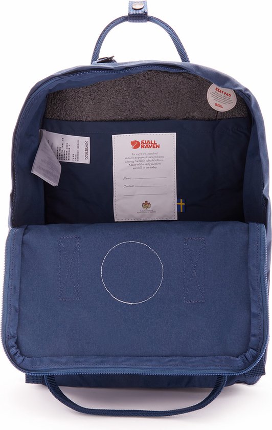Koninginnenblauwe rugzak met open hoofdvak, een zitkussen en Fjällräven logo.