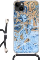 Geschikt voorApple Iphone 14 Plus - Crossbody Case - Marmer print - Verf - Goud - Blauw - Siliconen - Crossbody - Backcover met Koord - Telefoonhoesje met koord - Hoesje met touw