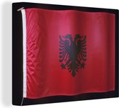 Canvas Schilderij De vlag van Albanië op een zwarte achtergrond - 80x60 cm - Wanddecoratie