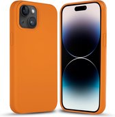 Coverzs Solid silicone case geschikt voor Apple iPhone 14 (oranje) - iPhone 14 hoesje oranje - iPhone 14 case geschikt voor Apple - Luxe siliconen hoesje met 3-laags bescherming