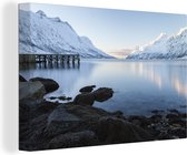 Canvas Schilderij Ersfjordbotn Fjord Noorwegen sneeuw - 120x80 cm - Wanddecoratie